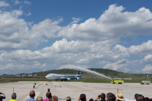 B747-800F arrives at Wellcamp Airport